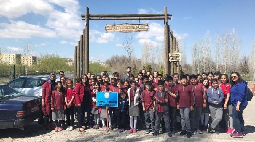 Avanos’ta her öğrenci kendi isminin verildiği fidanları dikti