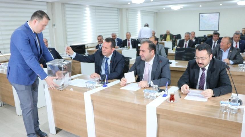 Niğde İl Genel Meclis Başkanı yeniden Bülent Küçüktuna oldu