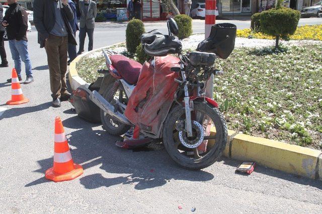 Elazığ’da otomobil ile motosiklet çarpıştı: 1 ağır yaralı