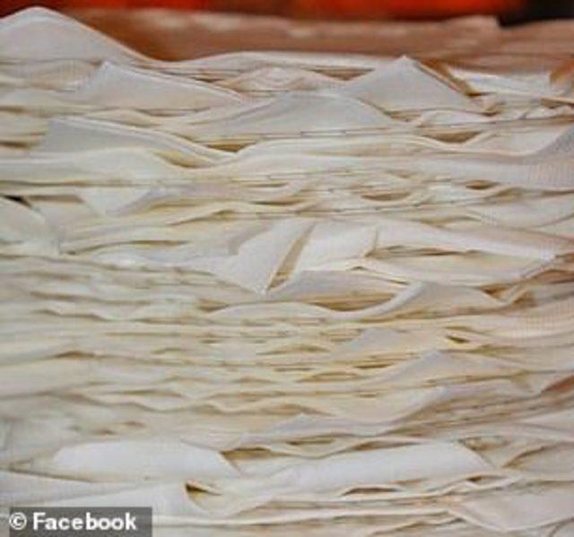 12172482-6913997-Commenters_also_wanted_an_explanation_as_to_why_a_pile_of_napkin-a-3_1555029961212