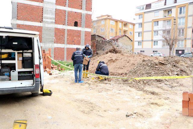 Temel kazısında insan kafatası ve kemikleri bulundu