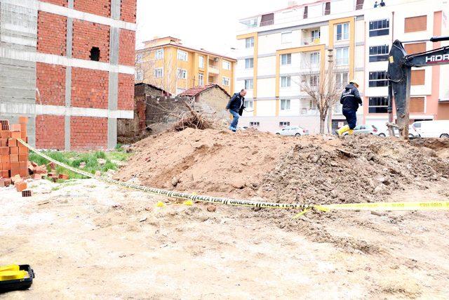 Temel kazısında insan kafatası ve kemikleri bulundu