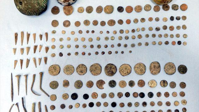 Bin 700 yıllık lahiti satacaklardı! Tarihi eser kaçakçıları yakayı ele verdi
