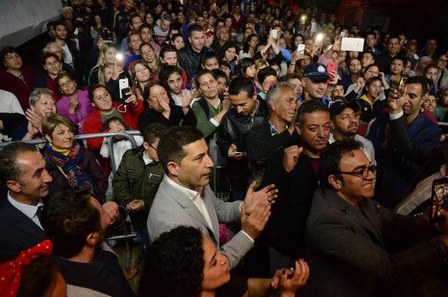 Başkan Günel, Tepe Sokak sakinlerine verdiği sözü tuttu, konser düzenledi