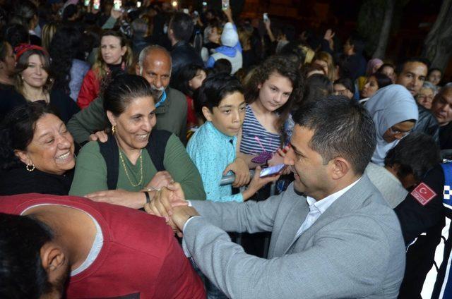 Başkan Günel, Tepe Sokak sakinlerine verdiği sözü tuttu, konser düzenledi