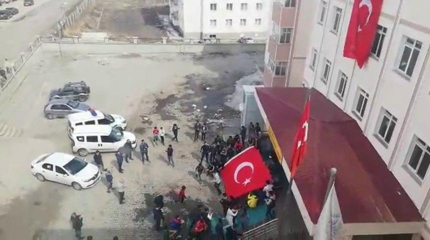Liseli öğrencilerden polis haftasına özel gösteri