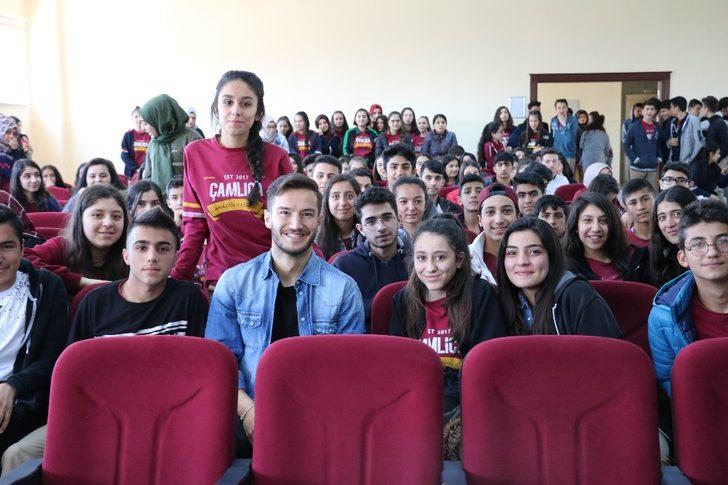 Gazişehir Gaziantep teknik direktörü Altıparmak ve futbolcular öğrencilerle buluştu G2