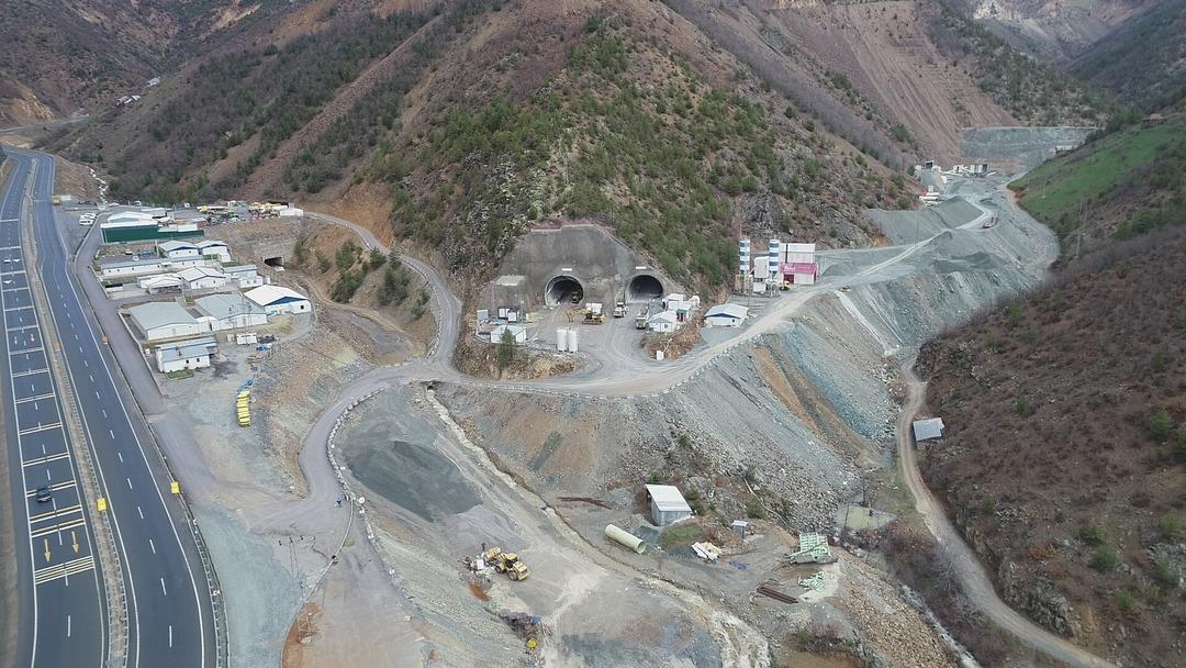  Yeni Zigana T&uuml;neli'nde y&uuml;zde 55 seviyesine ulaşıldı