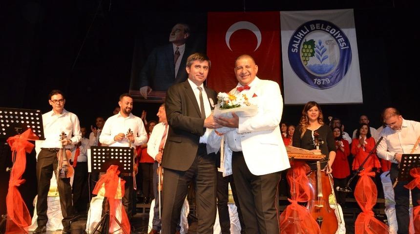 Salihli Devlet Hastanesinden kanserle mücadele konseri