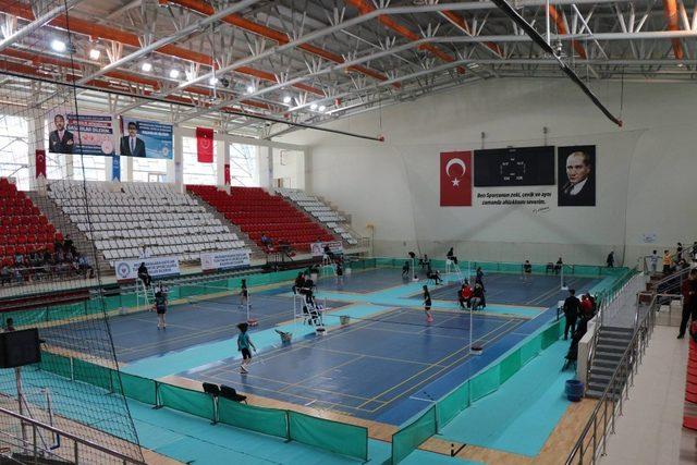 Erzincan’da Gençler Badminton Türkiye Şampiyonası başladı