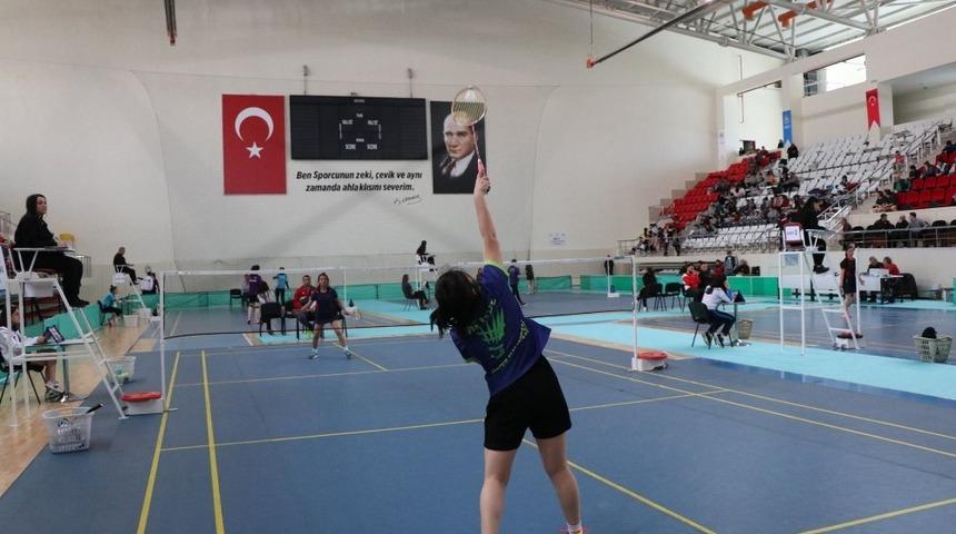 Erzincan’da Gençler Badminton Türkiye Şampiyonası başladı