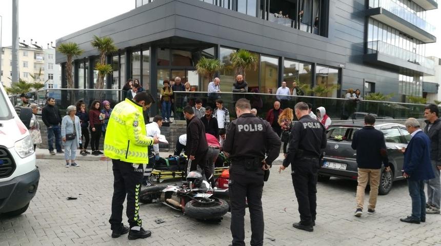 Kaza yapan motosiklet s&uuml;r&uuml;c&uuml;s&uuml; yaralandı