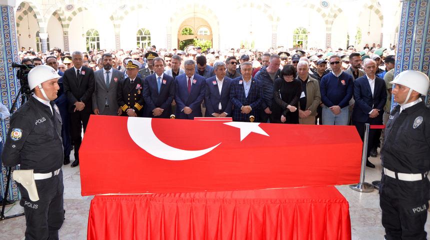 Emniyet M&uuml;d&uuml;r&uuml; son yolculuğuna uğurlandı