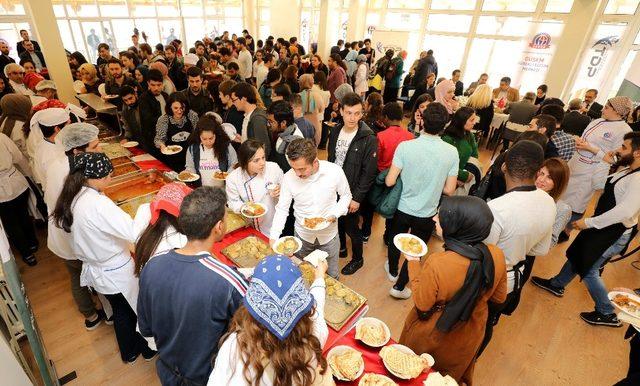 Yabancı öğrenciler Gaziantep yemeklerini öğrendi