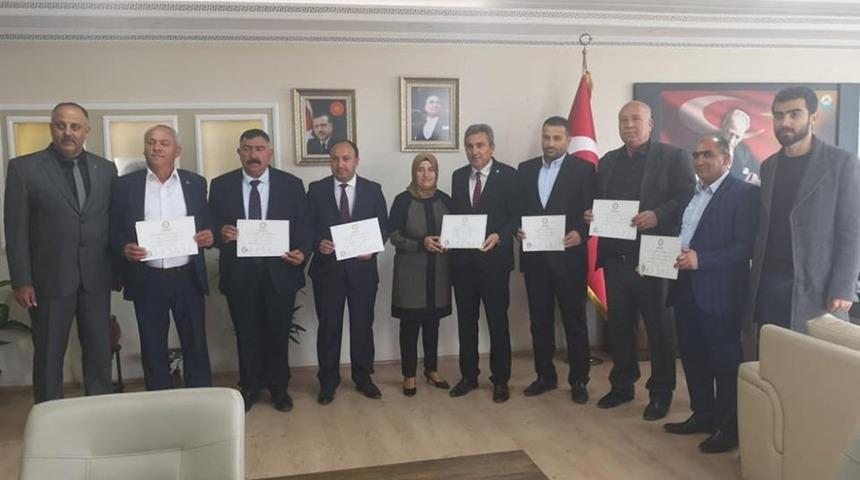 Aksoy mazbatasını aldı