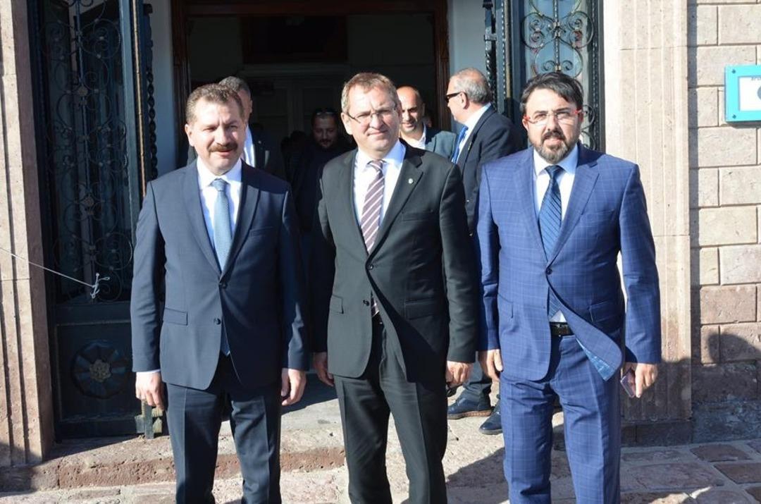 Ayvalık i&ccedil;in g&uuml;&ccedil;birliği s&ouml;z&uuml; verdiler