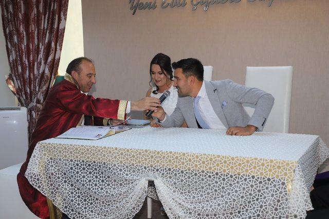 Turgutlu’nun yeni belediye başkanı ilk nikahını kıydı