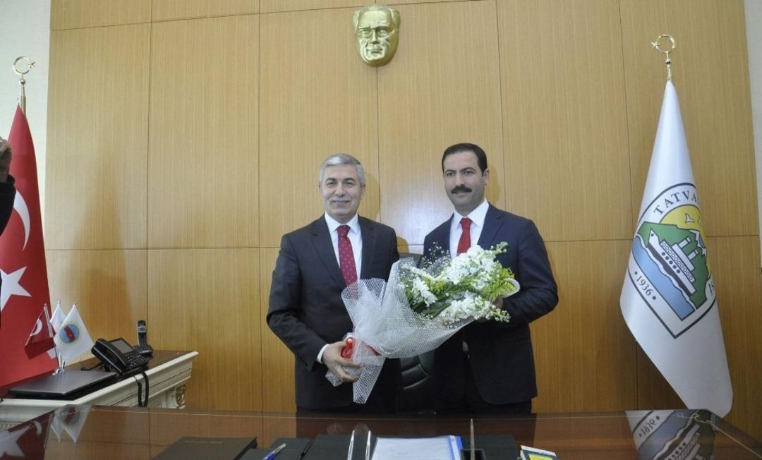 Başkan Geylani, mazbatasını alıp g&ouml;reve başladı