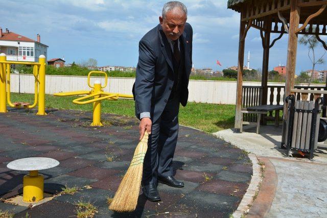 Mazbatayı aldı kolları sıvadı