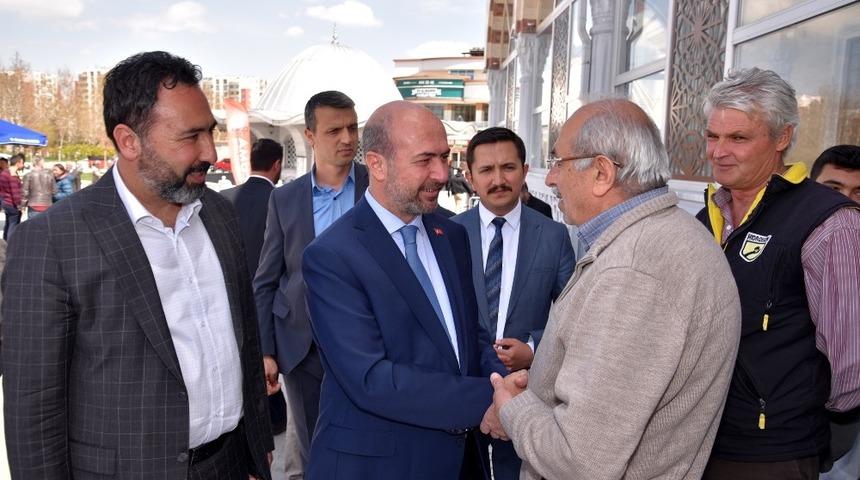 Başkan Pekyatırmacı: "Cuma buluşmaları g&ouml;n&uuml;llere dokunmamıza bir vesiledir"