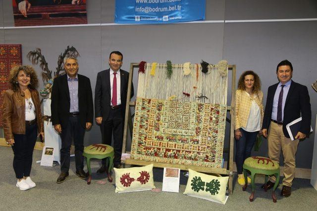 Ahmet Aras, Orta Asya’da Türklerin Sanat Yolculuğu sergisini gezdi