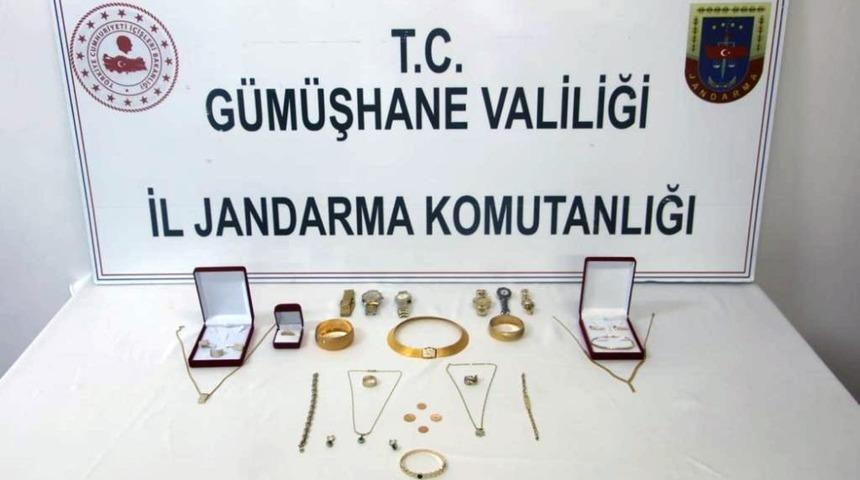 Evden 50 bin liralık altın &ccedil;alan hırsızlar Trabzon&rsquo;da yakayı ele verdi