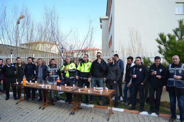 Adilcevaz’da yurtta kavga ihbarına giden polislere kutlama