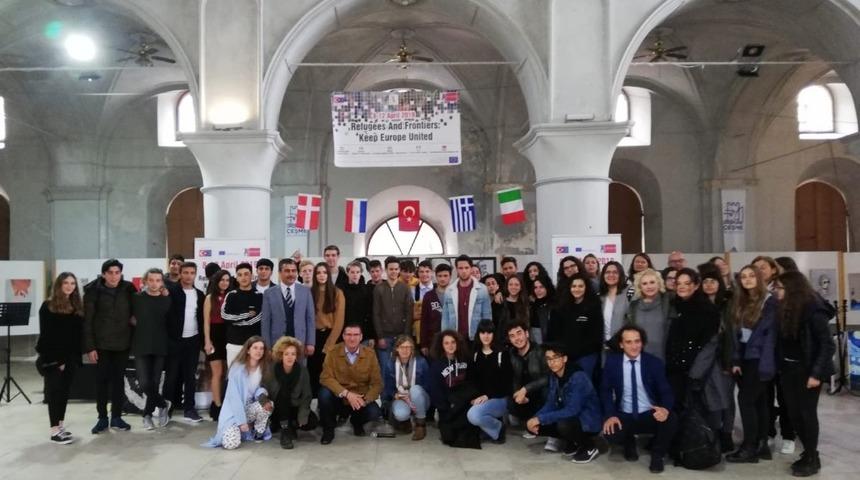 M&uuml;lteci sorunu &ouml;ğrencilerin proje konusu oldu