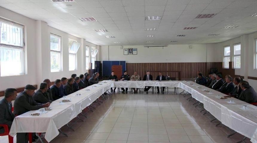 Kaymakam Şener Muhtarlar ile bir araya geldi