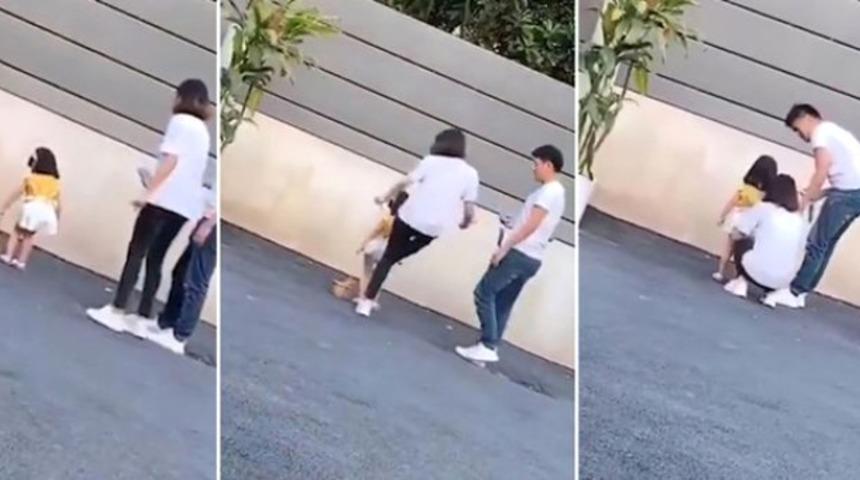 Fenomen anne çocuğunu tekmeledi!