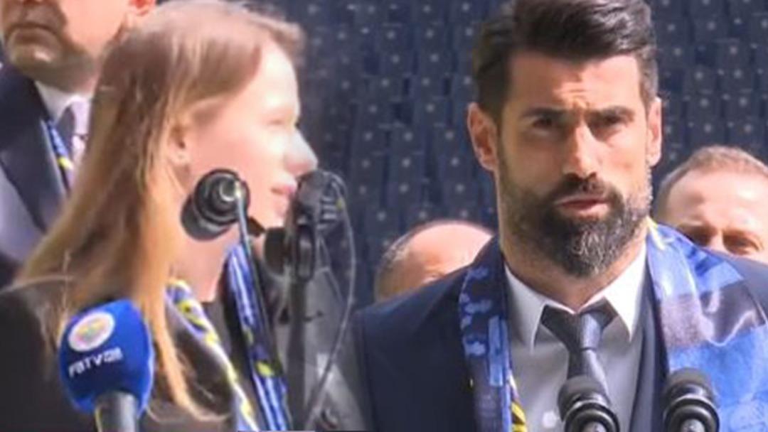 Can Bartu'nun kızından Fenerbah&ccedil;e futbolculara derbi &ccedil;ağrısı