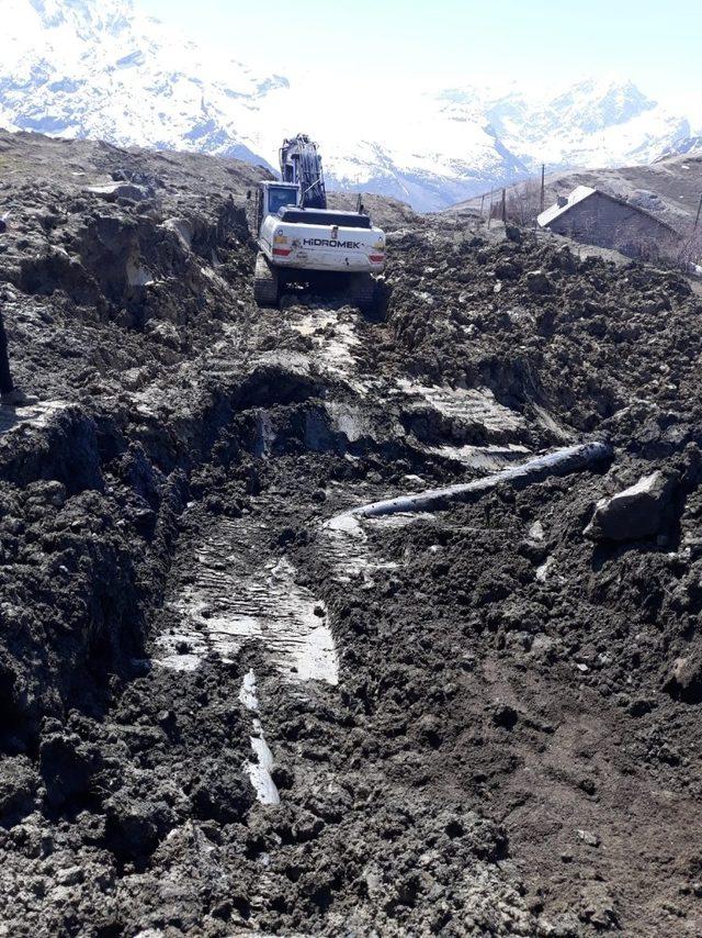 Kırın Mahallesinin ana su şebekesi kırıldı