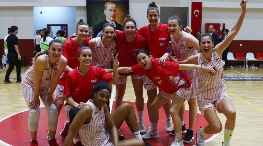 Bayraklı&rsquo;nın Perileri Play-Off&rsquo;ta