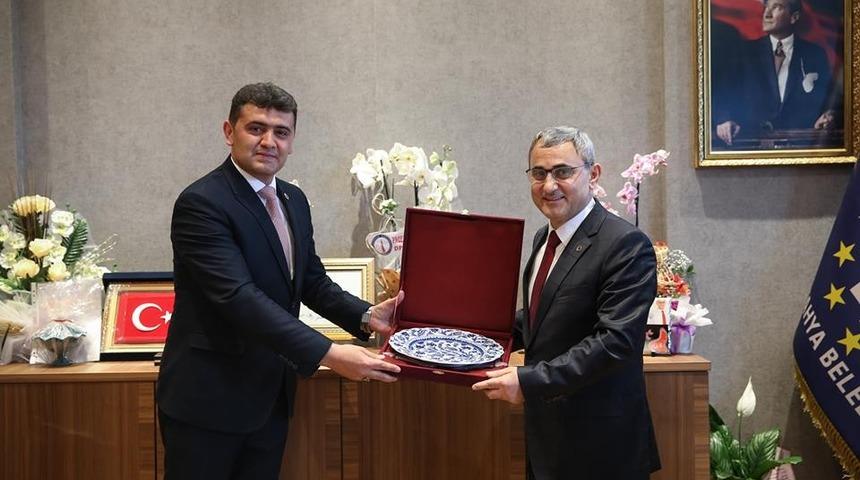 Aslanapa Belediye Başkanı ve Meclis &Uuml;yeleri&rsquo;nden  Alim Işık&rsquo;a hayırlı olsun ziyareti