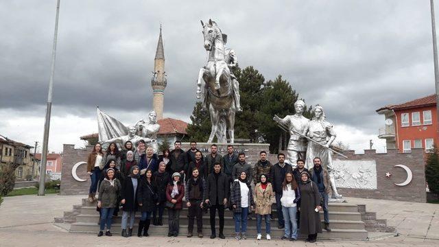 Üniversite öğrencilerinin Dumlupınar ve Zafertepeçalköy  gezisi