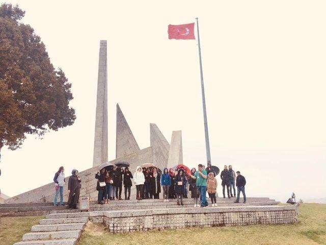 Üniversite öğrencilerinin Dumlupınar ve Zafertepeçalköy  gezisi