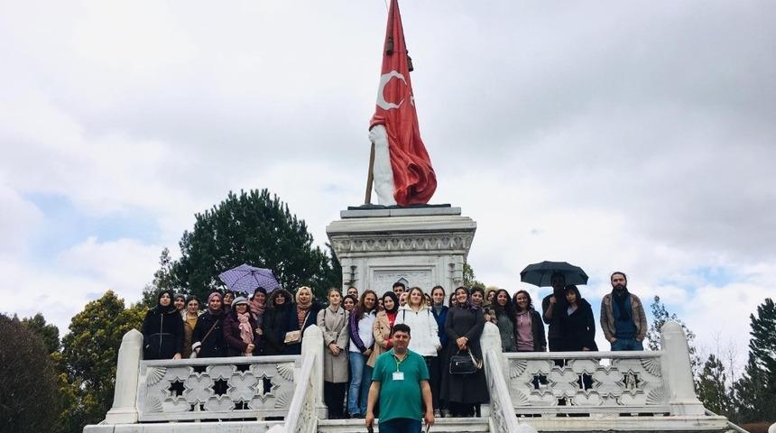 &Uuml;niversite &ouml;ğrencilerinin Dumlupınar ve Zafertepe&ccedil;alk&ouml;y  gezisi