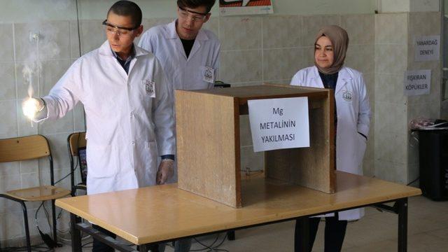 Lise öğrencilerinden kimya bilimini sevdirme etkinliği