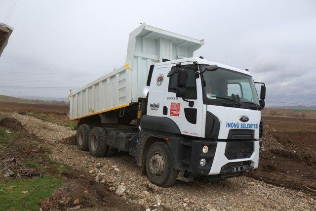 İnönü’de yol iyileştirme çalışmaları devam ediyor