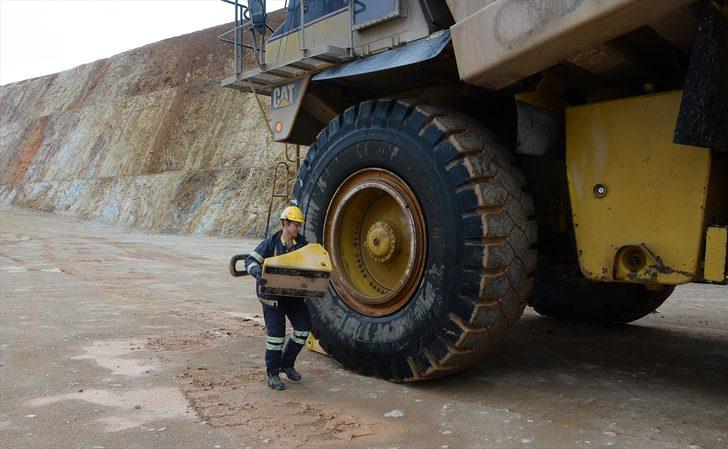  'Dev kaya kamyonu'nun kadın operatörü  G3