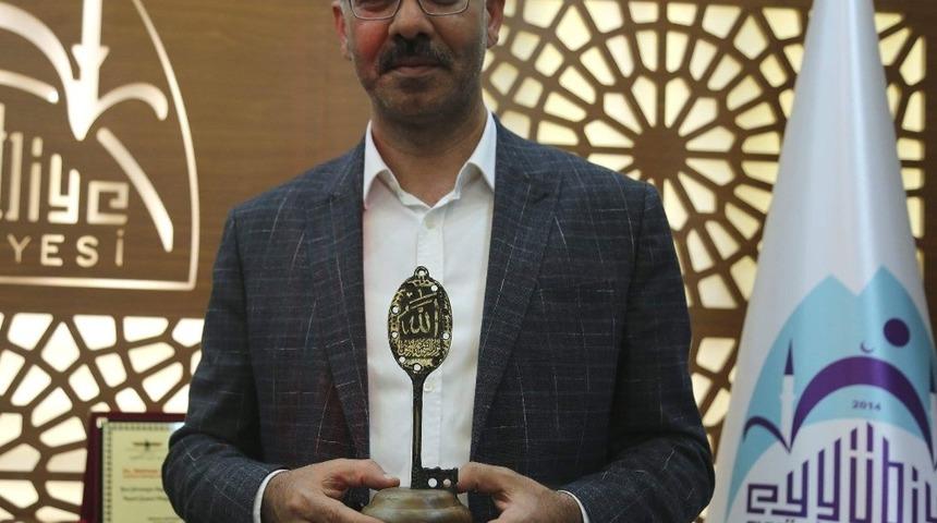 Beyt&uuml;lmal&rsquo;ın bek&ccedil;isine temsili anahtar verildi