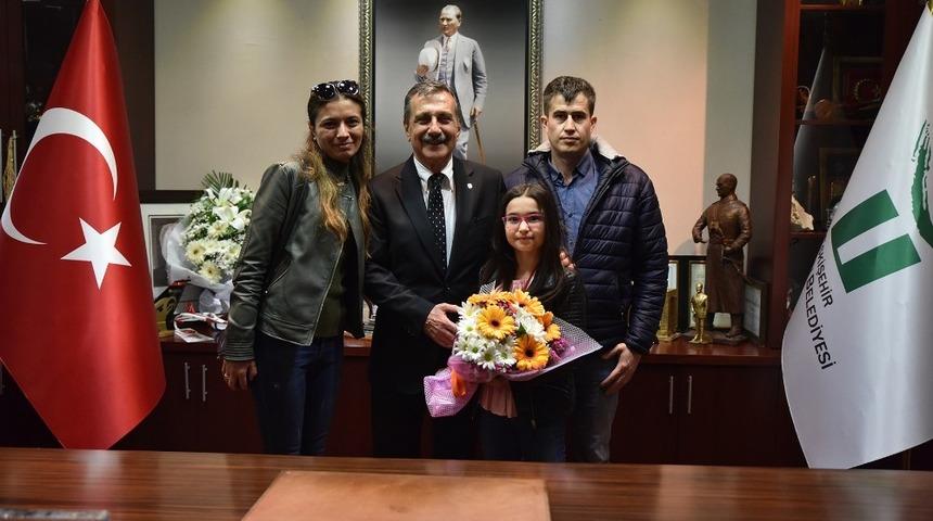 Satranç şampiyonundan Başkan Ataç’a ziyaret