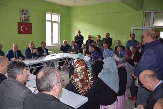 Vali Gürel, Kışla Köyünde vatandaşların sorunlarını dinledi