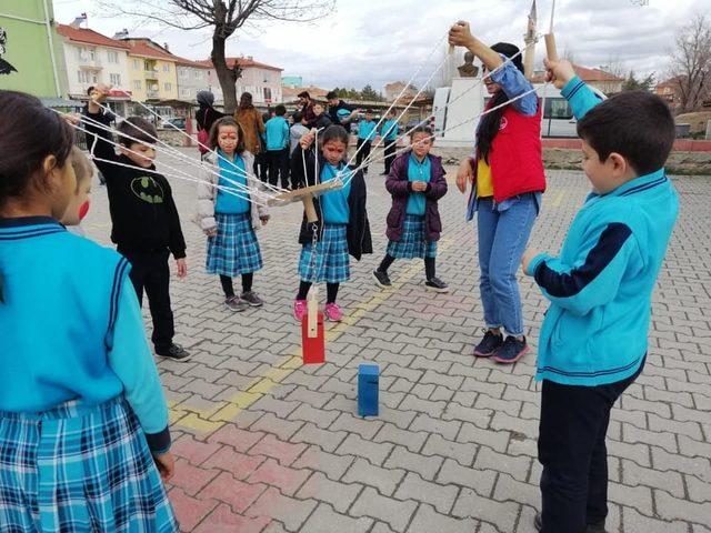 Aslanapa’da bahar etkinliklerine 400 öğrenci katıldı