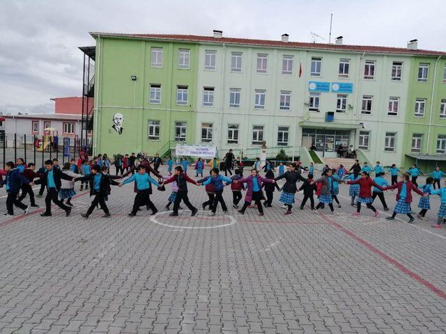 Aslanapa’da bahar etkinliklerine 400 öğrenci katıldı