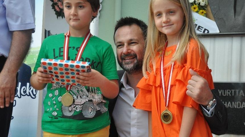 R&uuml;şt&uuml; Kazım Y&uuml;celen Resim, Şiir ve &Ouml;yk&uuml; Yarışması&rsquo;nın &ouml;d&uuml;lleri sahiplerini arıyor