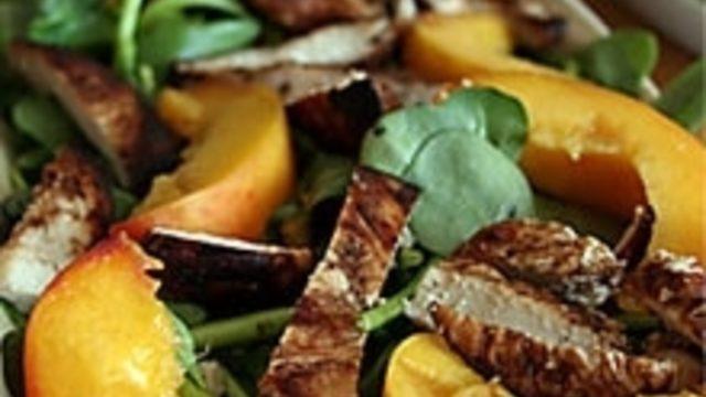 Balzamik Tavuklu Şeftali Salatası