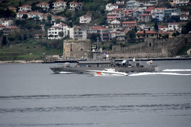 Yunanistan savaş gemisi Çanakkale Boğazı'ndan geçti