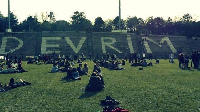 ODT&Uuml; Rekt&ouml;rl&uuml;ğ&uuml; n&uuml;n iptal ettiği Bahar Şenliği ne sanat&ccedil;ılardan destek 1