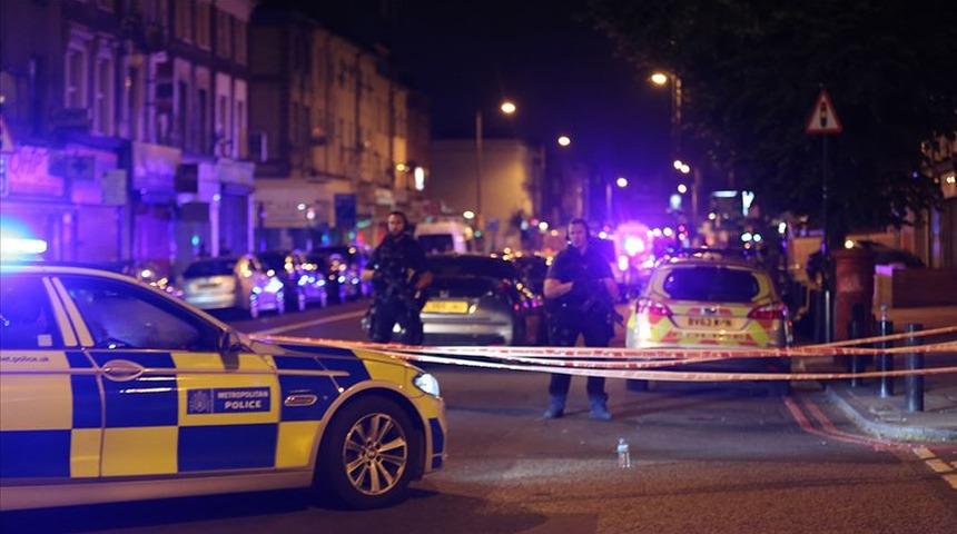 Londra'da silahlı saldırı! Polis karşılık verdi